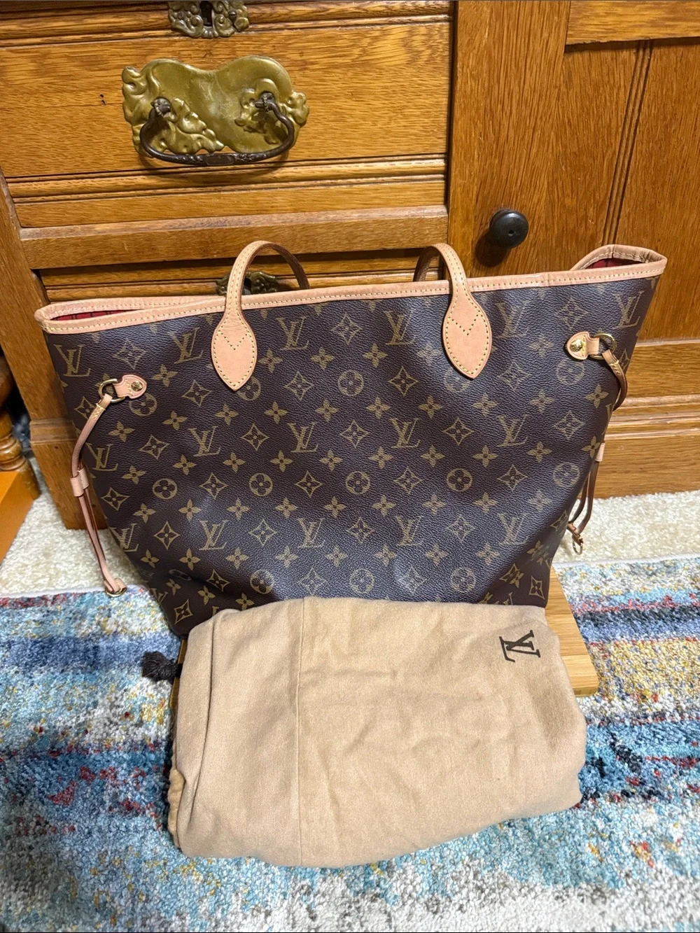 Louis Vuitton Monogram Canvas Neverfull MM.Comes with pouch as well